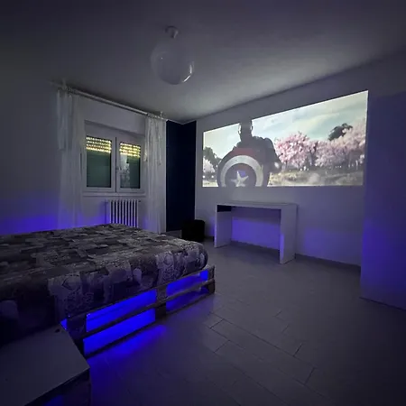Infondoalmar --intero Indipendente-netflix-metromare A 40m-proiettore 4k Cinema-wifi Fibra-led-parcheggio-riscaldamento-- Appartamento *