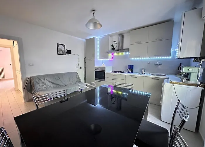 아파트 Infondoalmar --intero Indipendente-netflix-metromare A 40m-proiettore 4k Cinema-wifi Fibra-led-parcheggio-riscaldamento-- 리미니