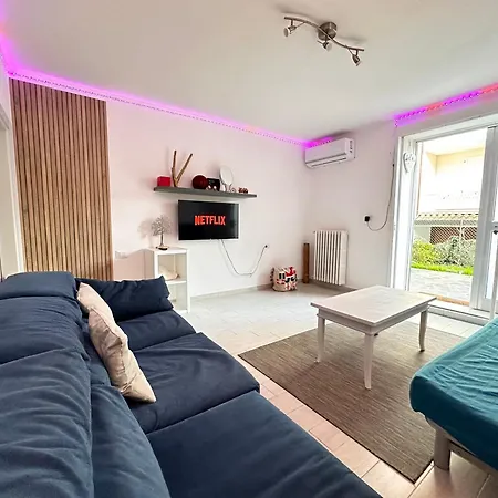 Apartment Infondoalmar --intero Indipendente-netflix-metromare A 40m-proiettore 4k Cinema-wifi Fibra-led-parcheggio-riscaldamento-- *