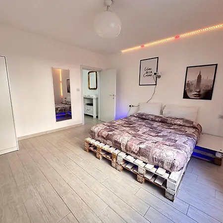 Infondoalmar --intero Indipendente-netflix-metromare A 40m-proiettore 4k Cinema-wifi Fibra-led-parcheggio-riscaldamento-- Apartment *