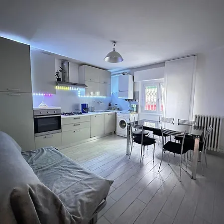 Infondoalmar --intero Indipendente-netflix-metromare A 40m-proiettore 4k Cinema-wifi Fibra-led-parcheggio-riscaldamento-- Apartment