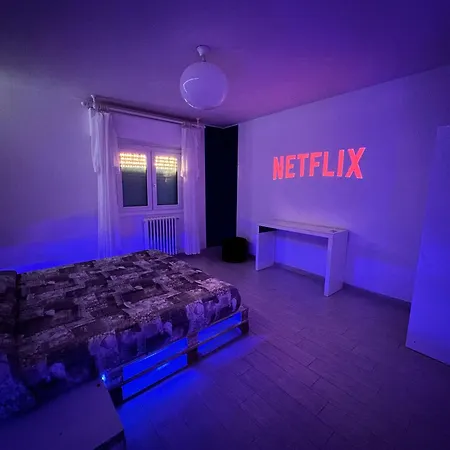شقة Infondoalmar --intero Indipendente-netflix-metromare A 40m-proiettore 4k Cinema-wifi Fibra-led-parcheggio-riscaldamento-- ريميني