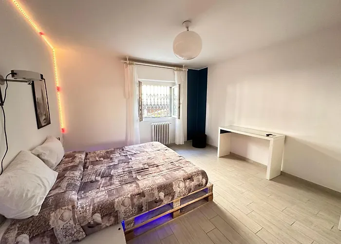 شقة Infondoalmar --intero Indipendente-netflix-metromare A 40m-proiettore 4k Cinema-wifi Fibra-led-parcheggio-riscaldamento-- *